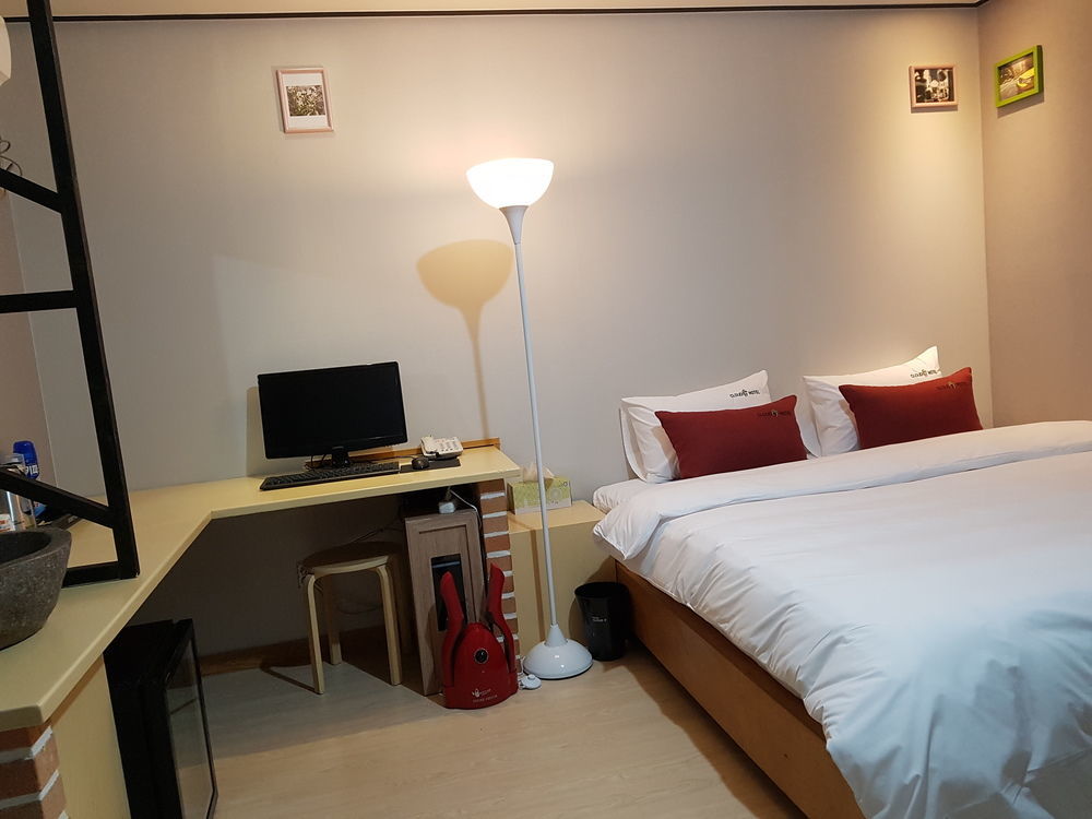 Cloud Nine Hotel Gimhae Exterior photo
