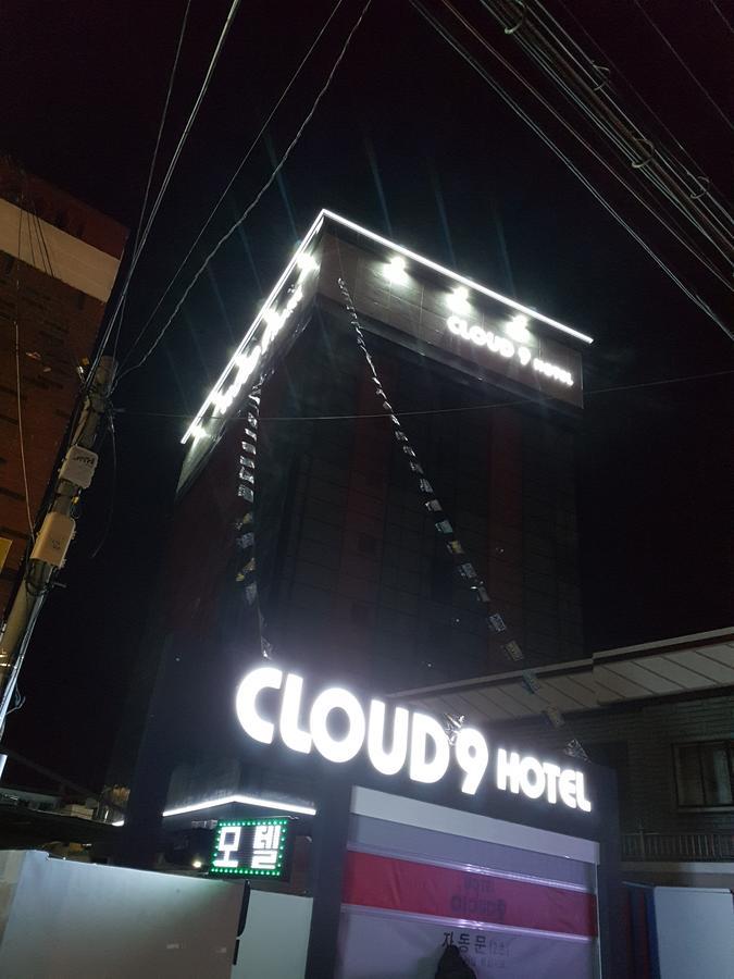 Cloud Nine Hotel Gimhae Exterior photo